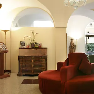 hotel-albergo-santa-chiara.it-romehotels.com/