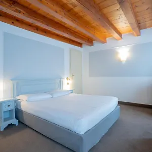 alla-corte-rossa.hotelslidodijesolo.com/