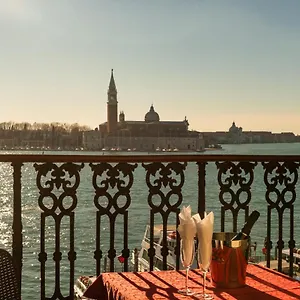 A Tribute To Music Residenza Veneza